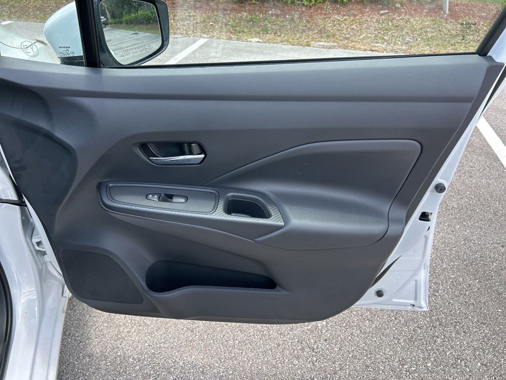 2025 Nissan Versa SV photo 28