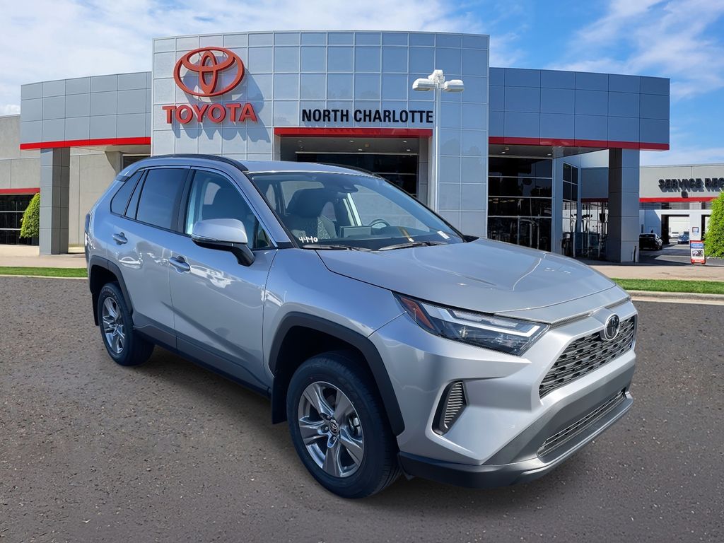 2025 Toyota RAV4 XLE's photo