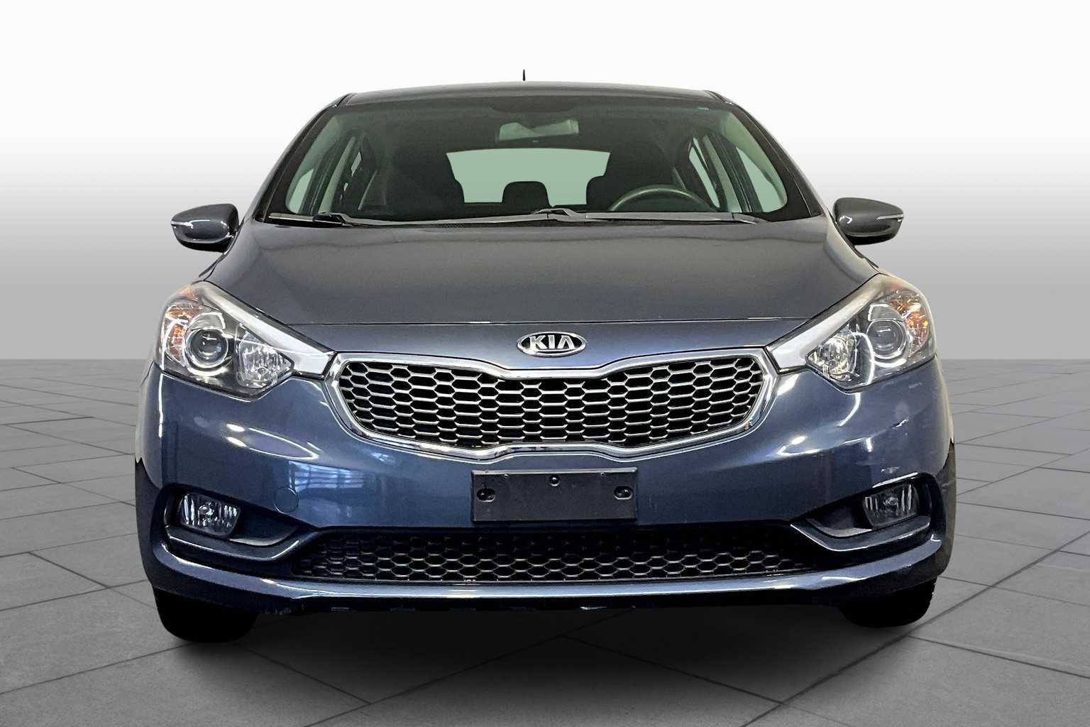 2016 Kia Forte 5-Door LX photo 3