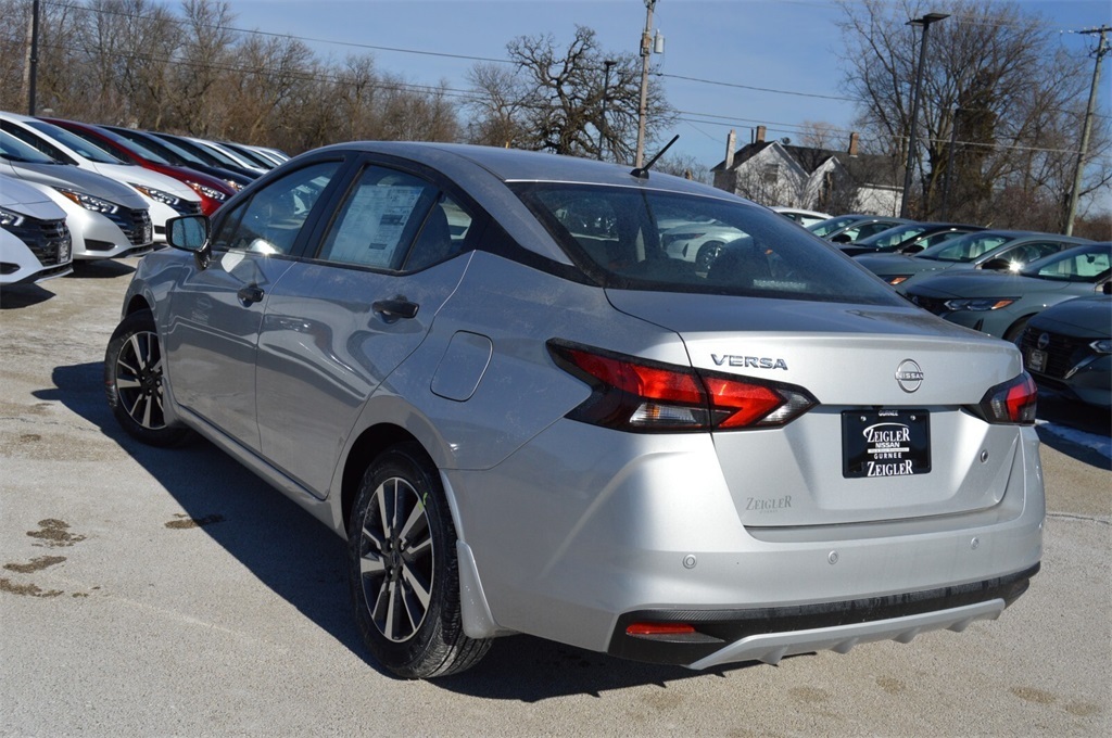 2025 Nissan Versa S photo 9