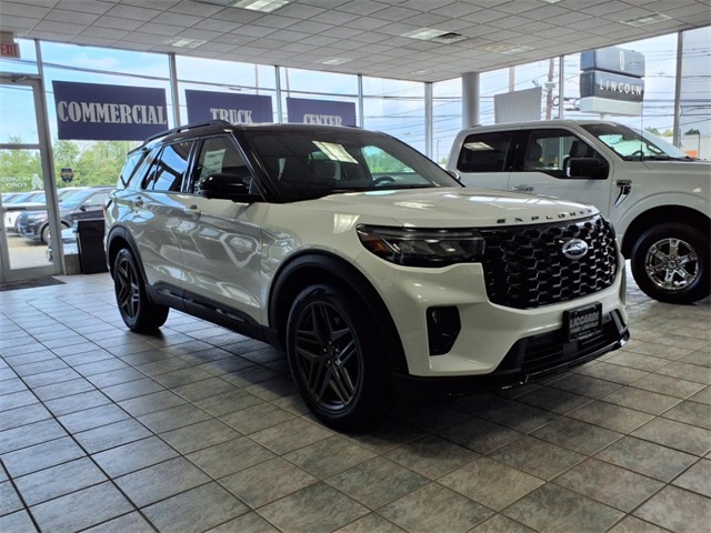 2025 Ford Explorer ST's photo