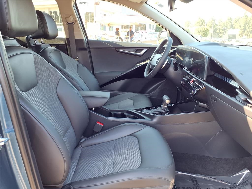 2025 Kia Niro EX photo 10