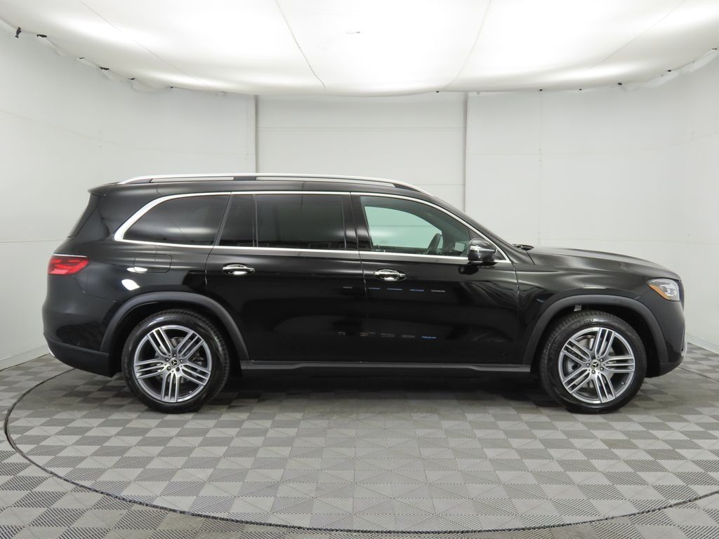 2025 Mercedes Benz GLS 450 4MATIC photo 4