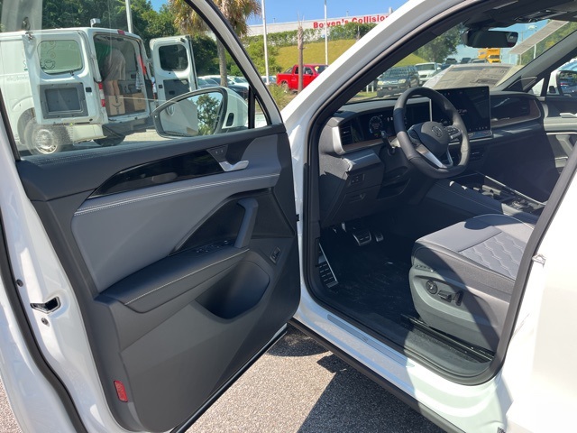 2025 Volkswagen Tiguan SEL R-Line Black photo 3