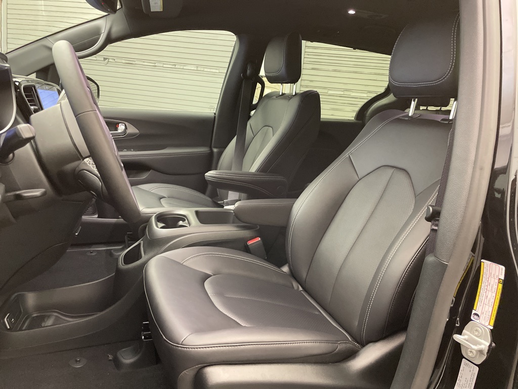 2026 Chrysler Pacifica photo 10