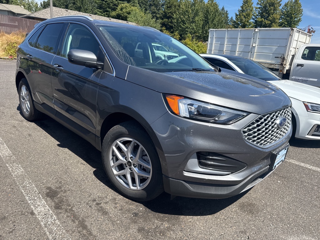 2023 Ford Edge SEL photo 3