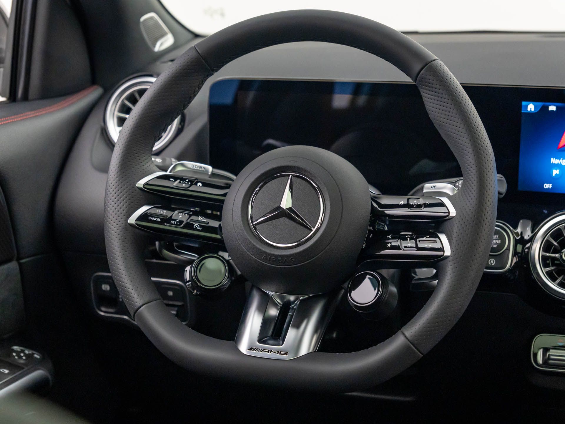 2025 Mercedes Benz GLA 35 AMG 4MATIC photo 4