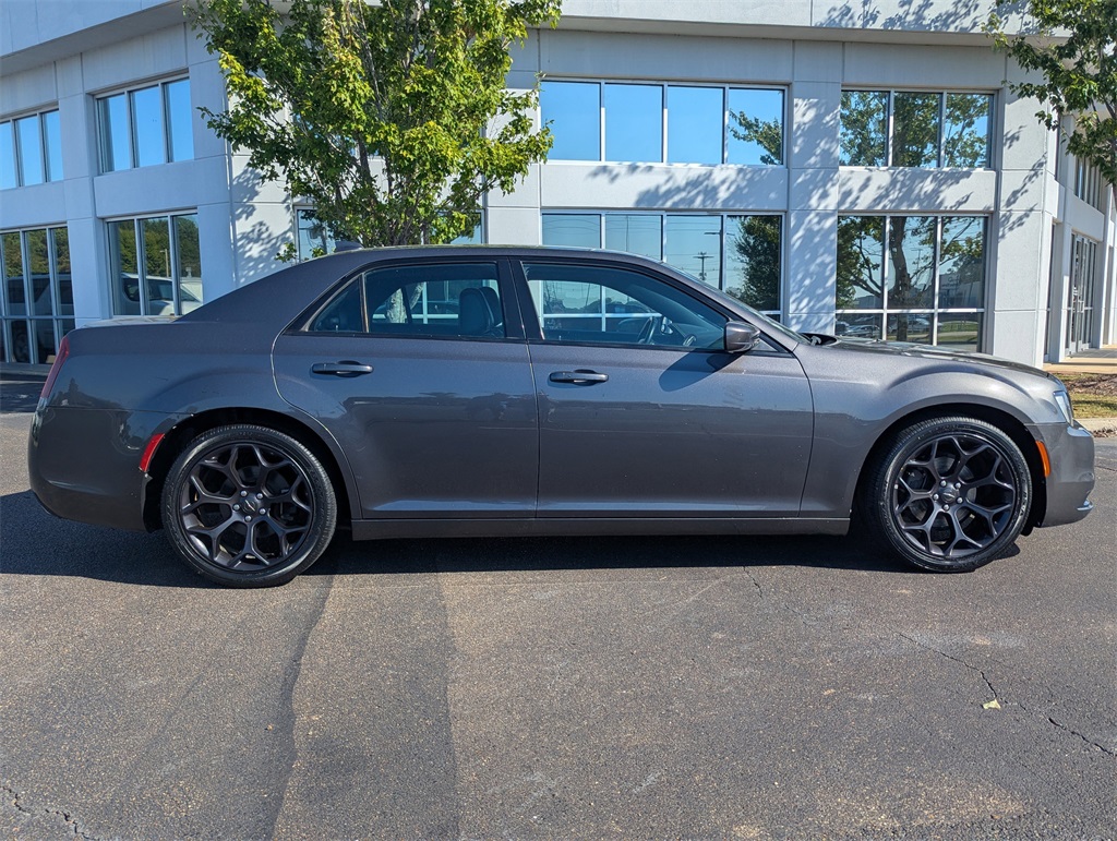2019 Chrysler 300 S photo 2