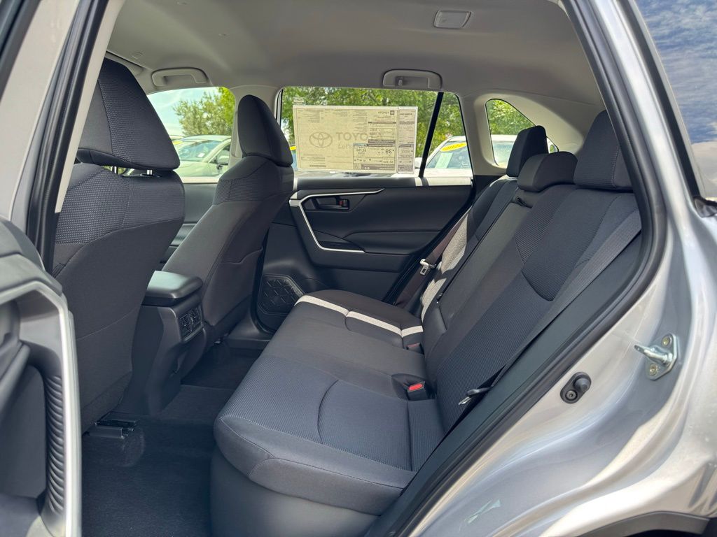 2025 Toyota RAV4 Hybrid LE photo 11
