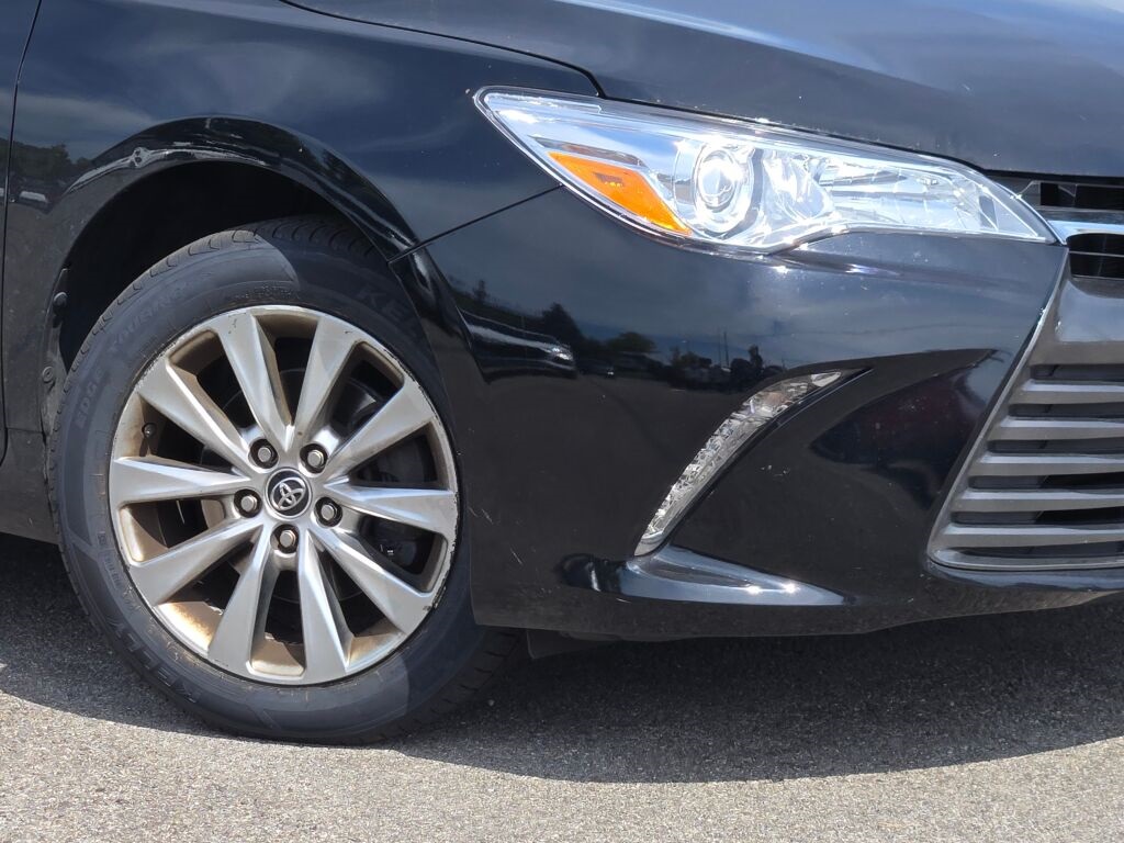 2015 Toyota Camry XLE photo 3