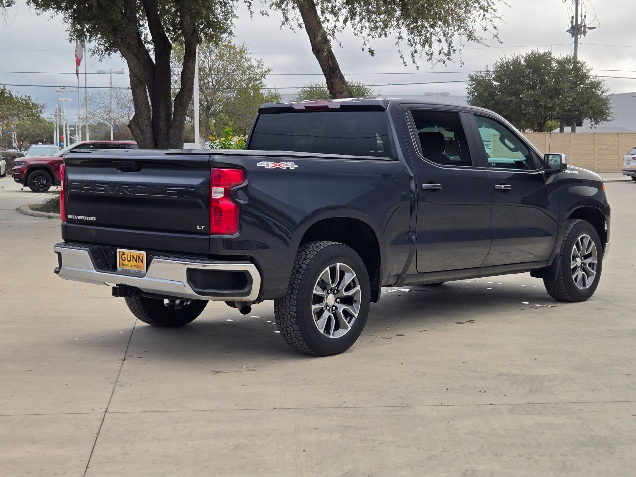 2023 Chevrolet Silverado 1500 LT photo 2