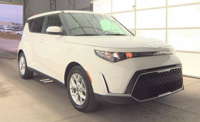 2024 Kia Soul LX's photo