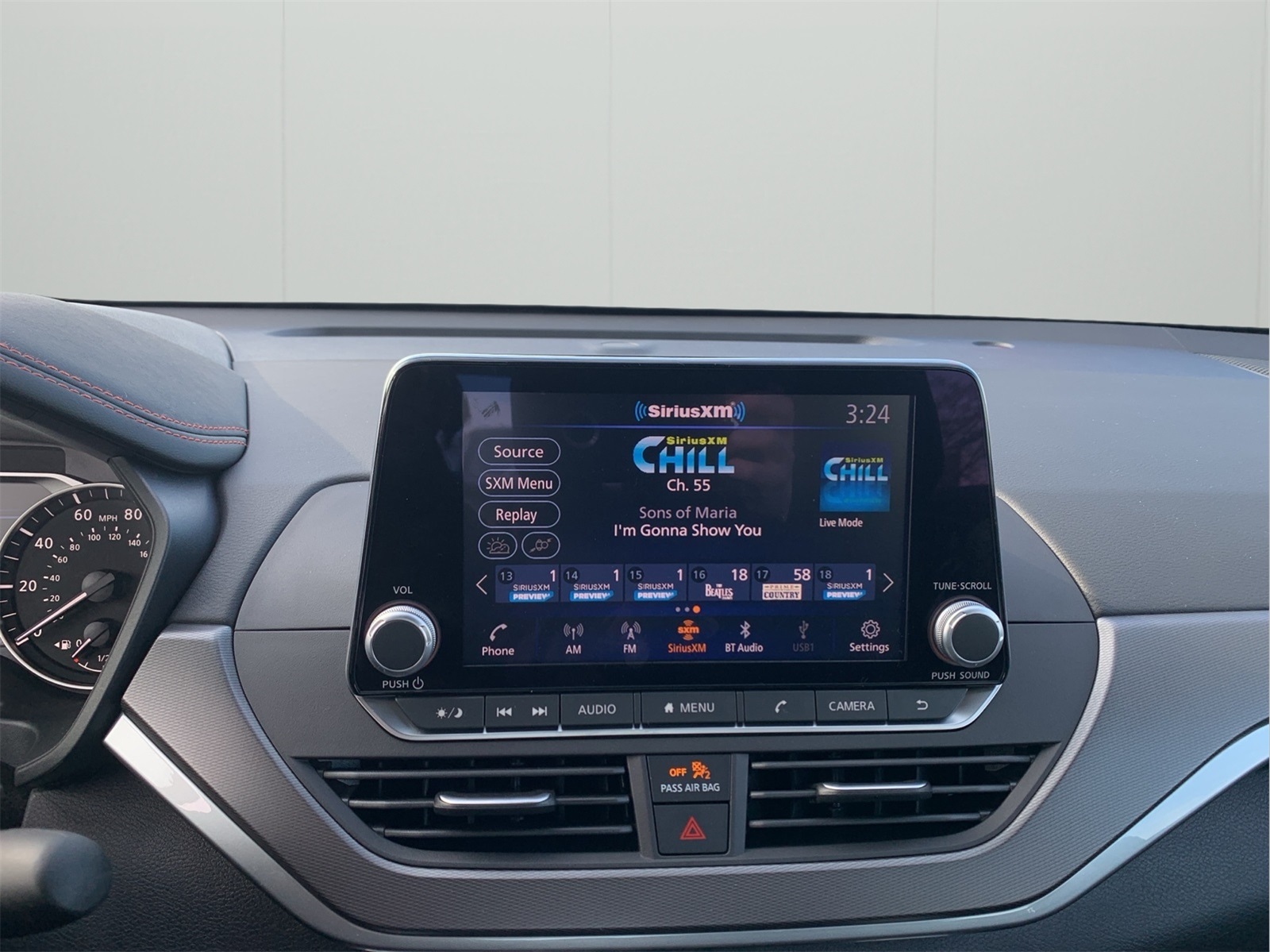 2025 Nissan Altima SR photo 4