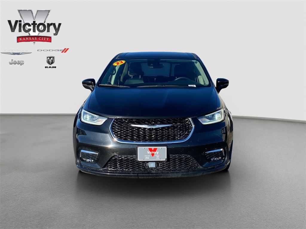 Used 2023 Chrysler Pacifica Touring L with VIN 2C4RC1BG6PR551189 for sale in Kansas City