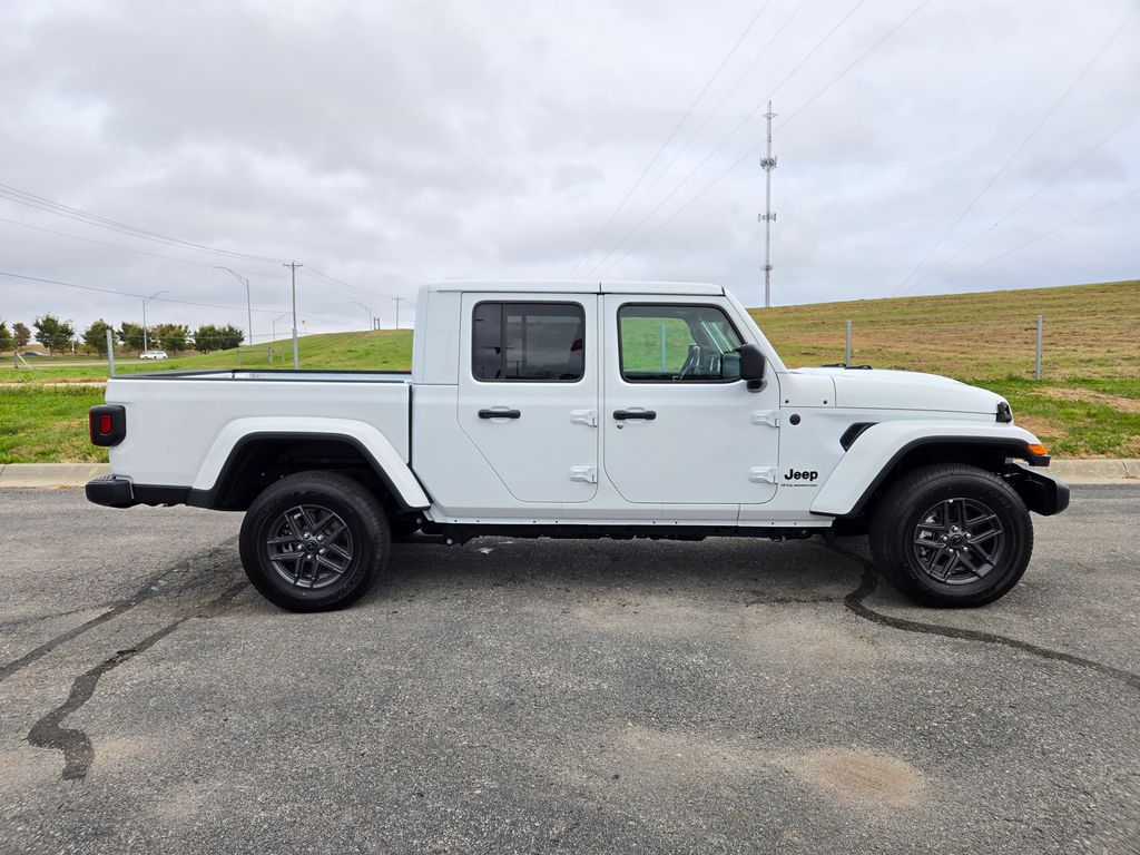2025 Jeep Gladiator Sport S photo 2