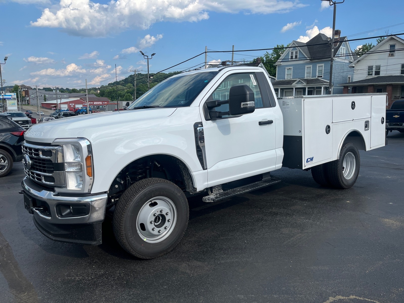 2025 Ford F-350 Super Duty Chassis Cab XL's photo