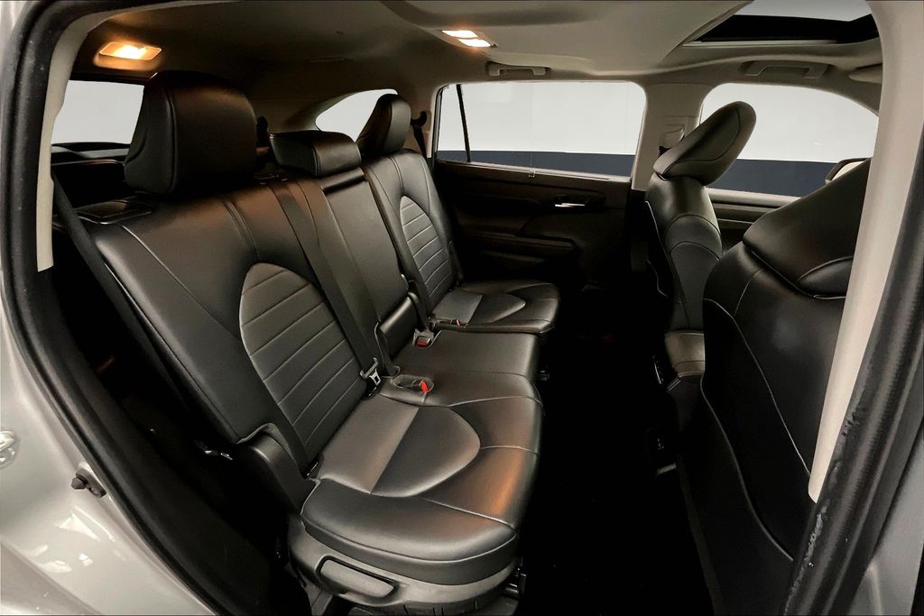 2022 Toyota Highlander Hybrid XLE photo 26