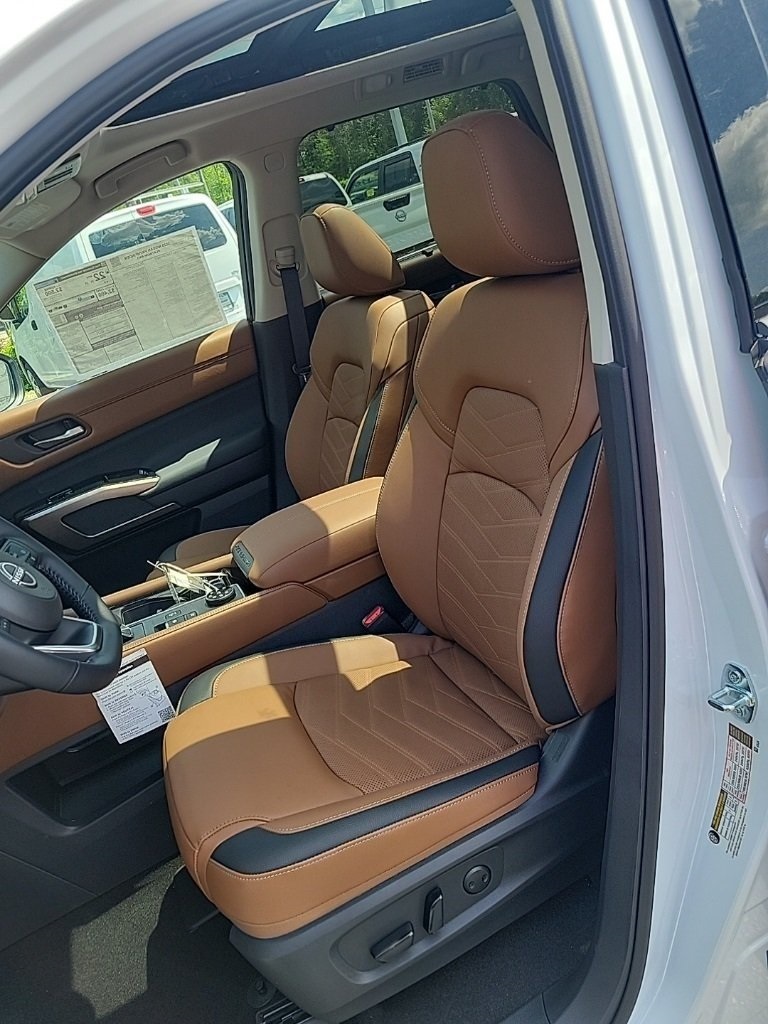 2025 Nissan Pathfinder Platinum photo 29
