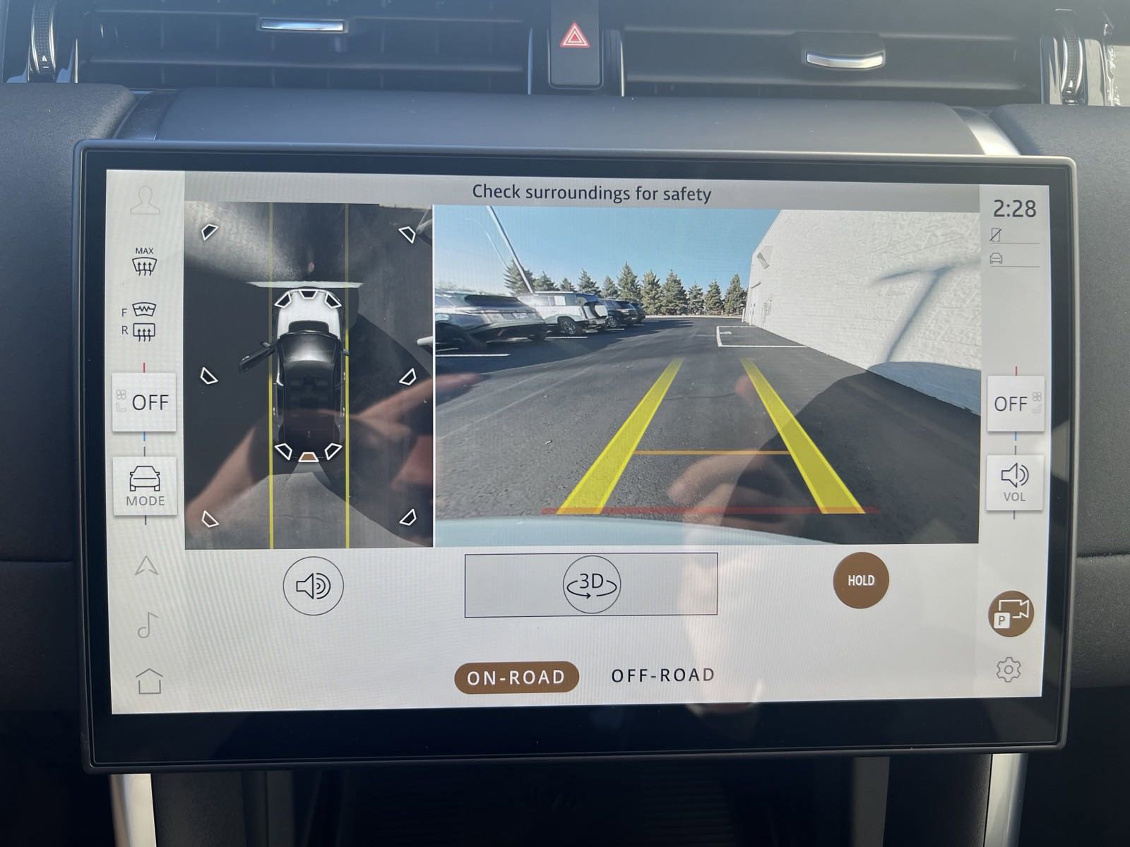 2025 Land Rover Discovery Sport S photo 14