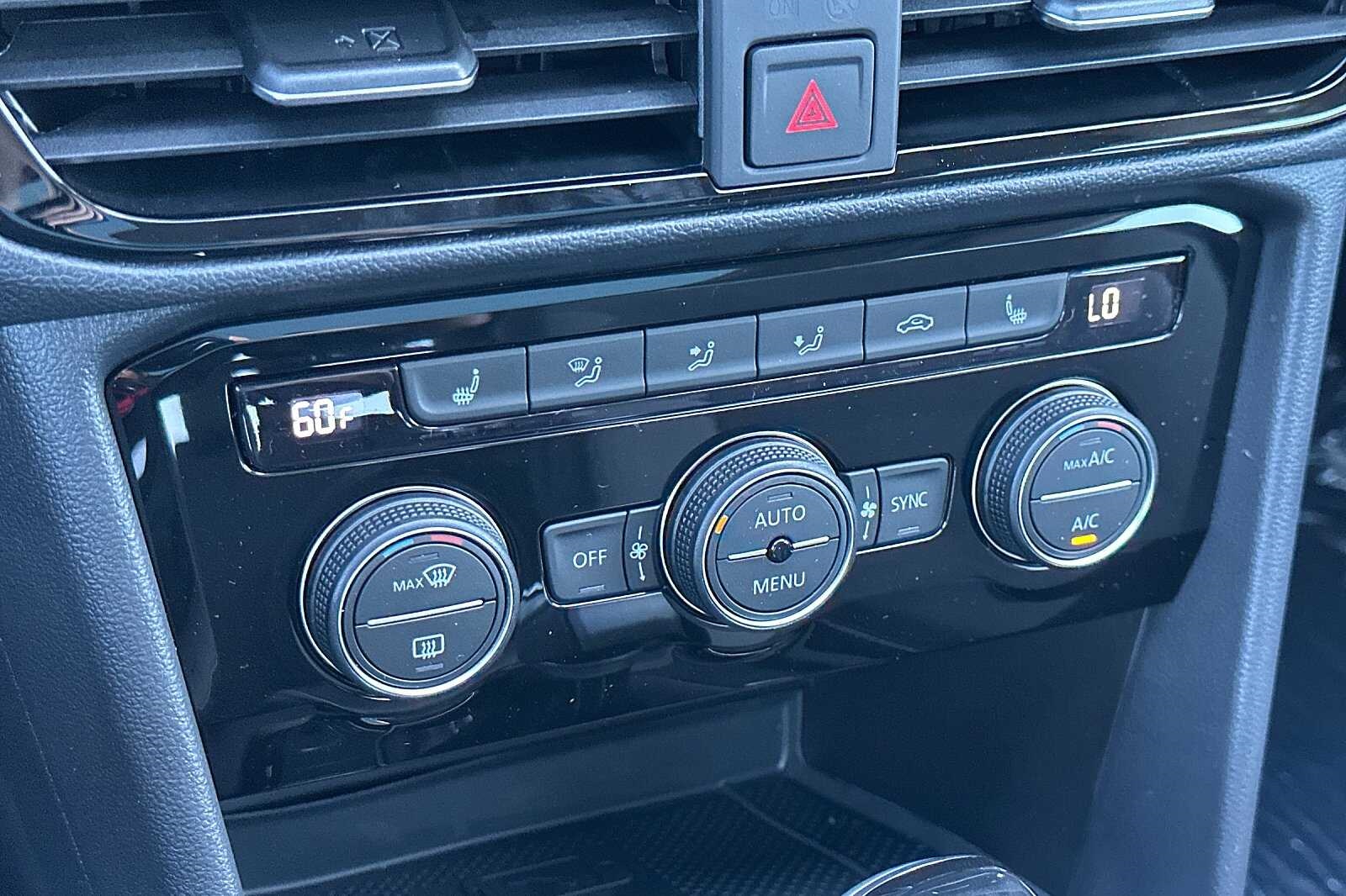 2024 Volkswagen Taos SE photo 18