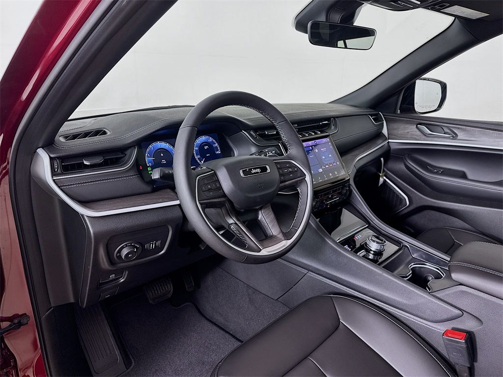 2025 Jeep Grand Cherokee Limited photo 9