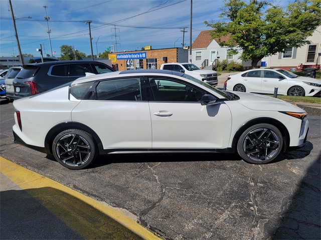 2025 Kia K4 GT-Line photo 2