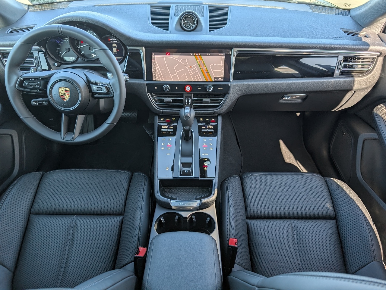 2026 Porsche Macan T photo 6