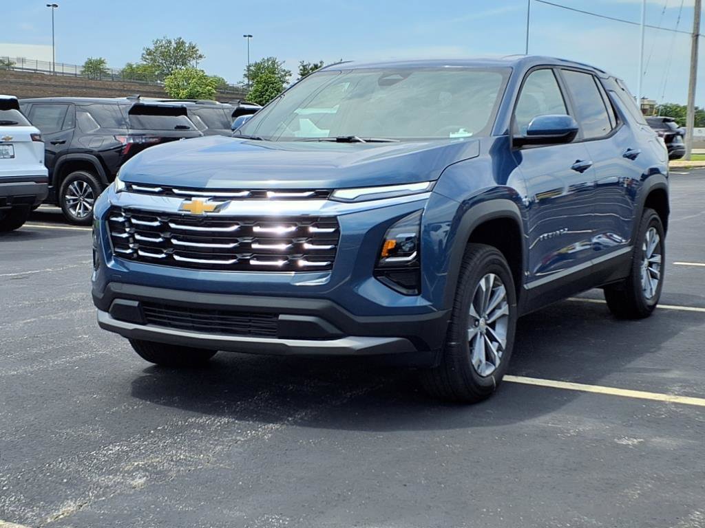 2026 Chevrolet Equinox LT photo 2