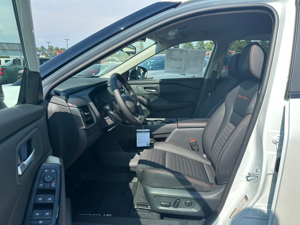 2026 Nissan Rogue SV photo 12