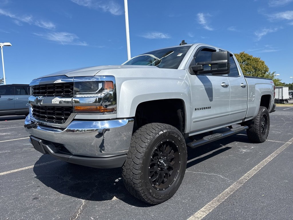 2018 Chevrolet Silverado 1500 LT photo 4