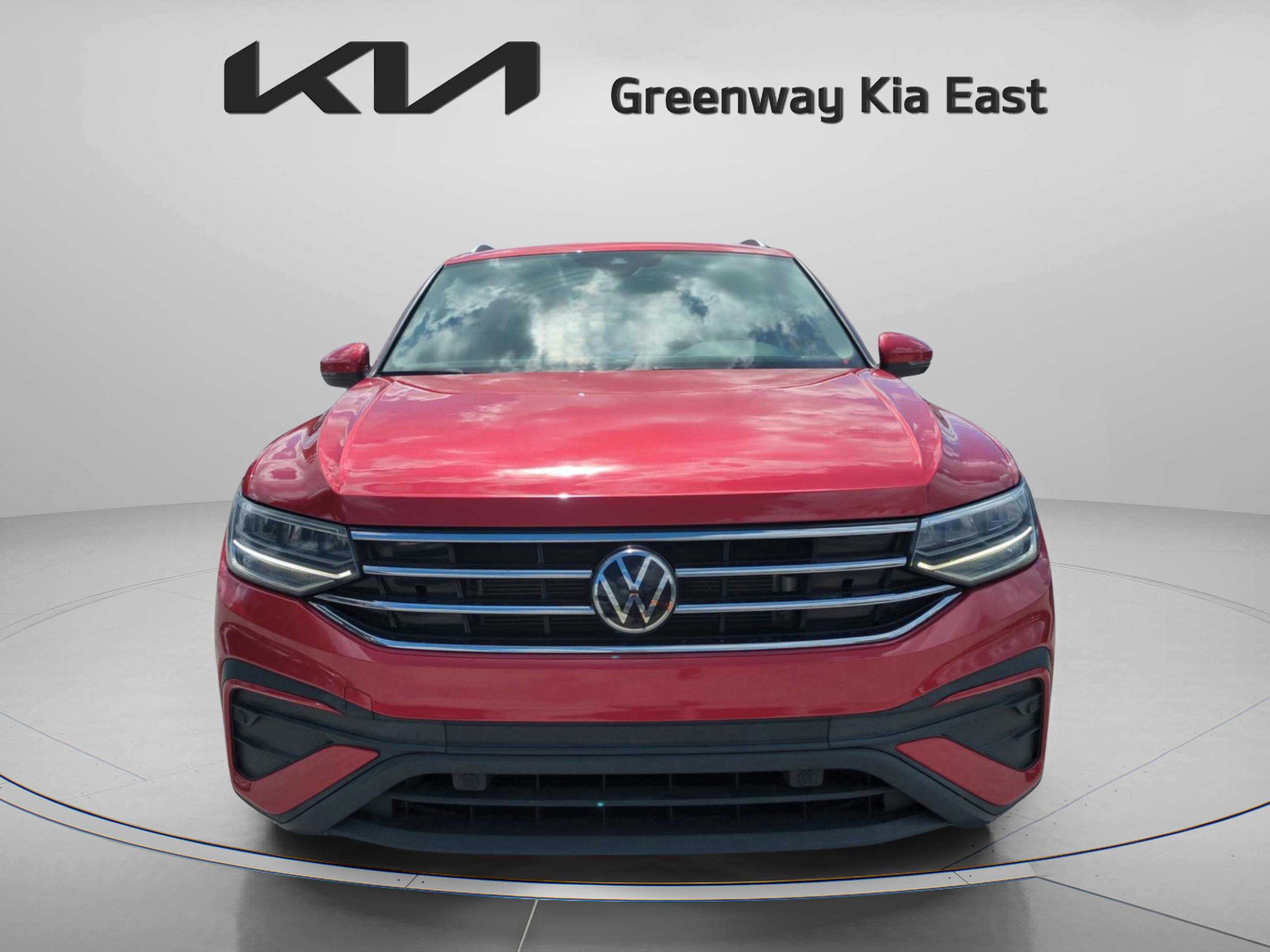 2022 Volkswagen Tiguan SE photo 2