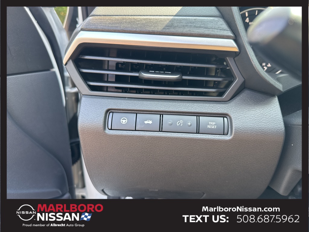 2025 Nissan Altima SV photo 19