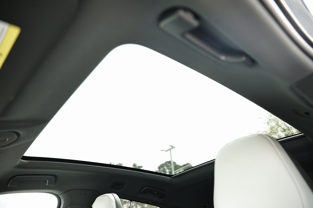 2025 Porsche Cayenne photo 22