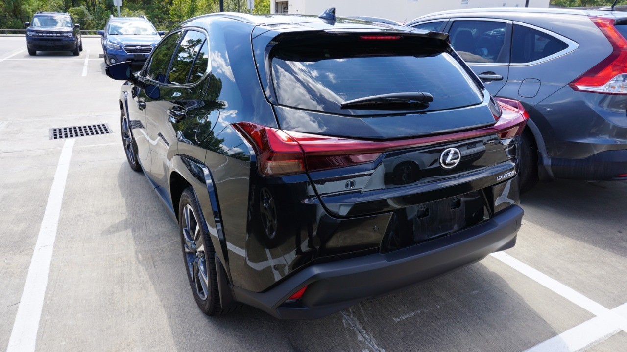 2023 Lexus UX Premium photo 4