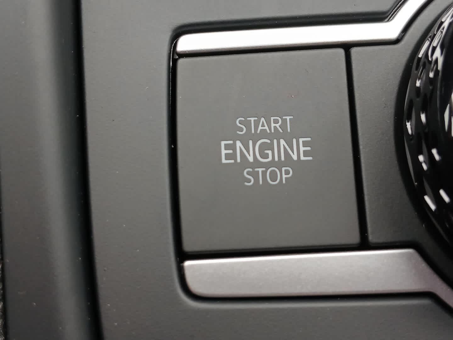 2025 Volkswagen Tiguan SE photo 16