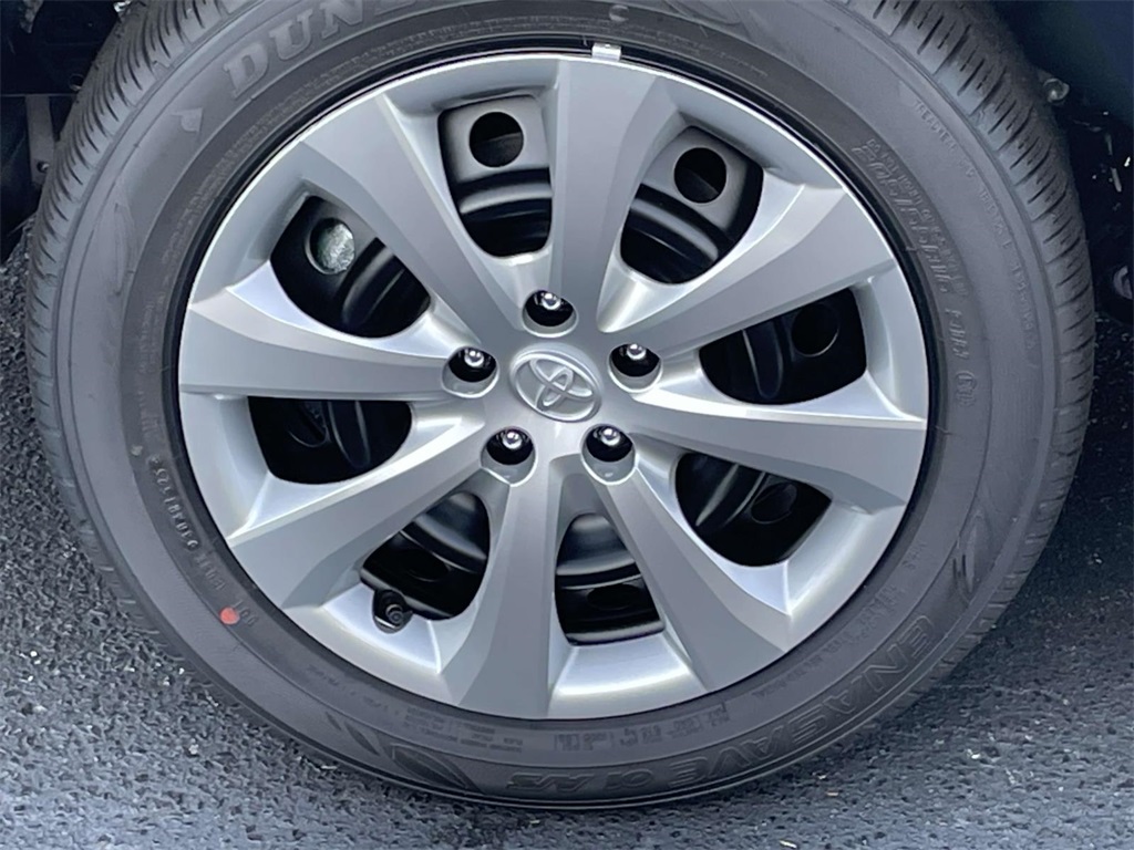 2025 Toyota Corolla LE photo 9