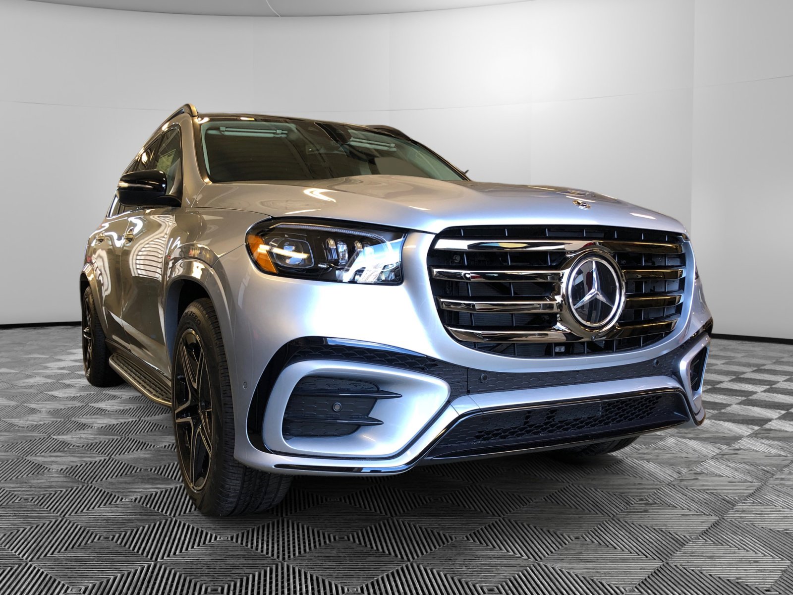 2025 Mercedes-Benz GLS Base's photo