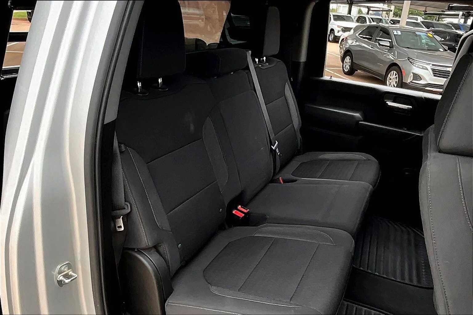 2022 Chevrolet Silverado 2500HD Custom photo 16