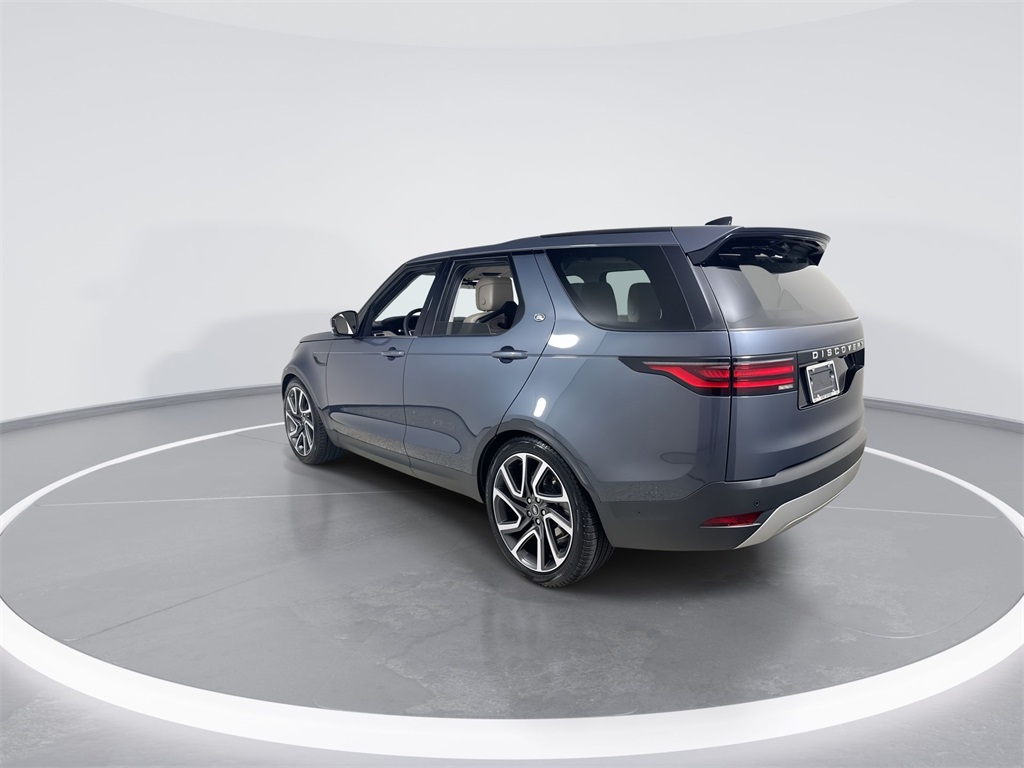 2025 Land Rover Discovery S photo 5