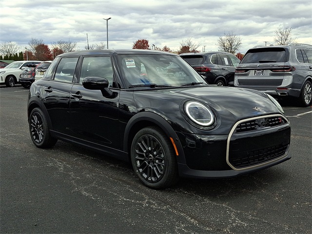 2026 Mini Cooper 4 Door Hardtop Signature photo 3