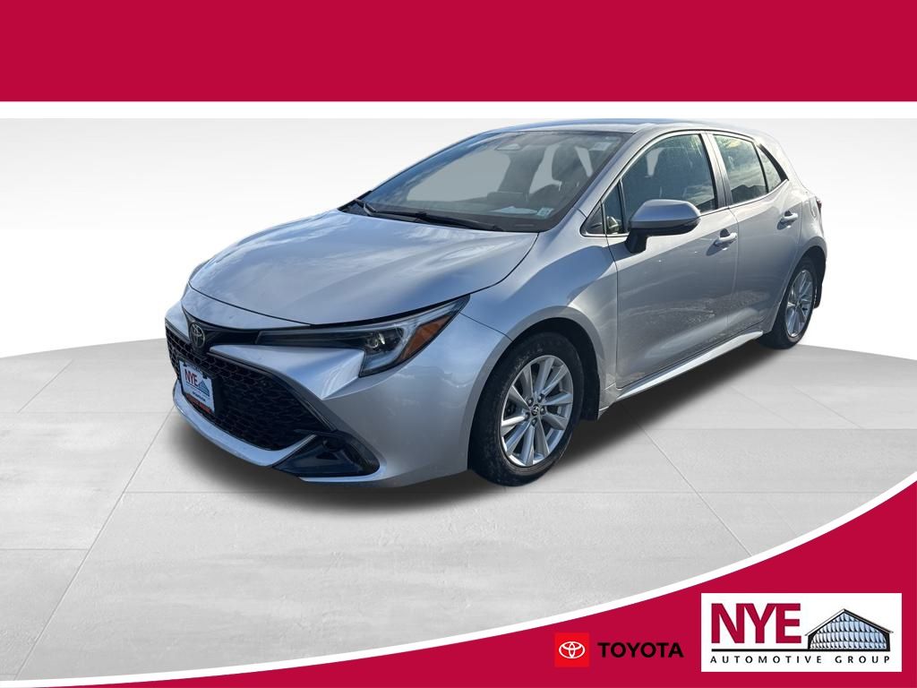 2023 Toyota Corolla Hatchback SE's photo
