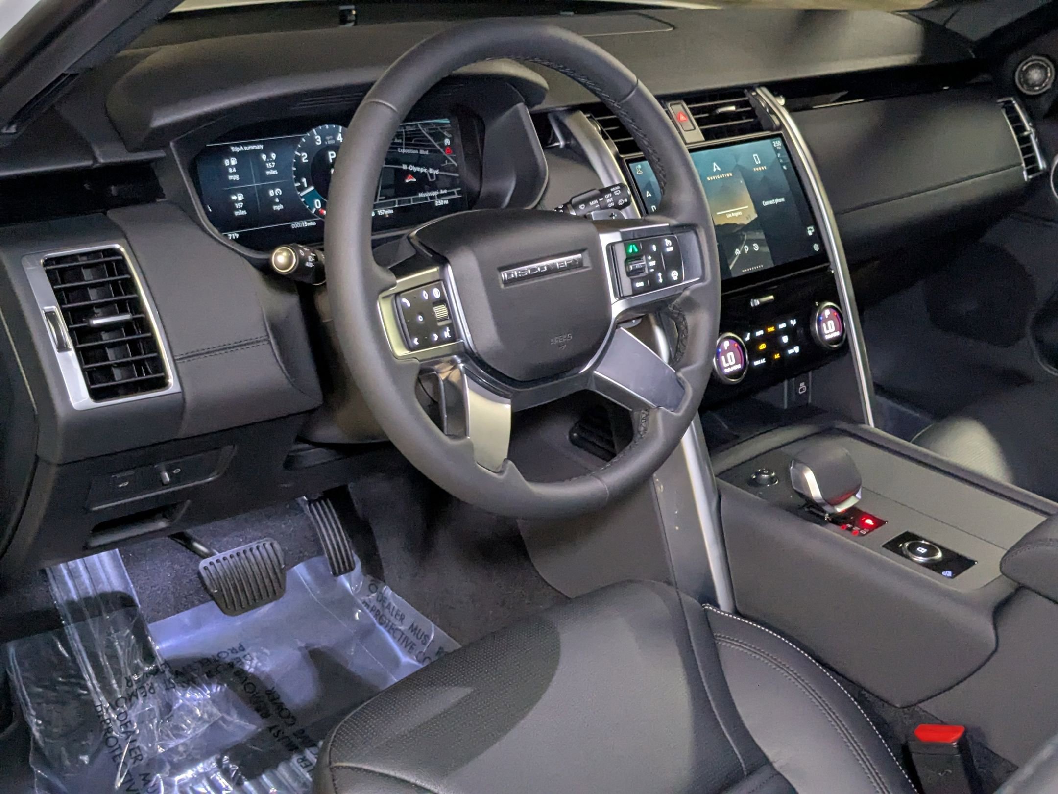 2025 Land Rover Discovery S photo 3