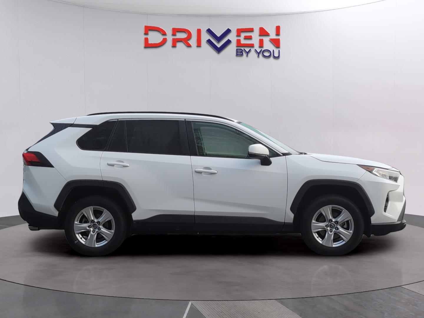 2021 Toyota RAV4 XLE photo 3