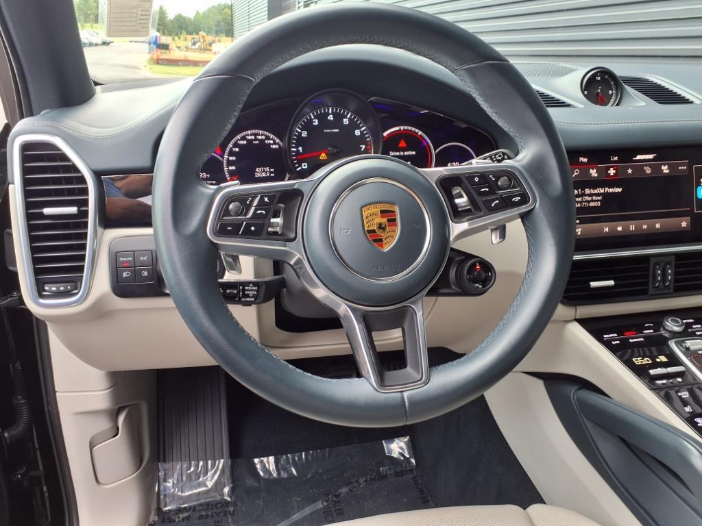 2023 Porsche Cayenne S Platinum Edition photo 4