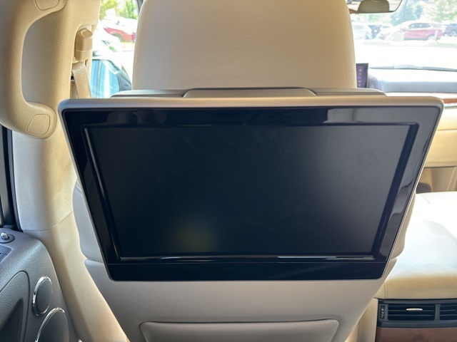 2016 Lexus LX 570 photo 9
