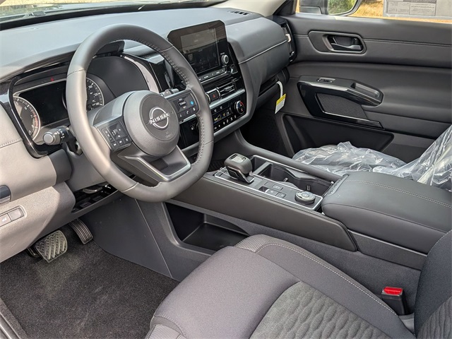 2025 Nissan Pathfinder SV photo 9
