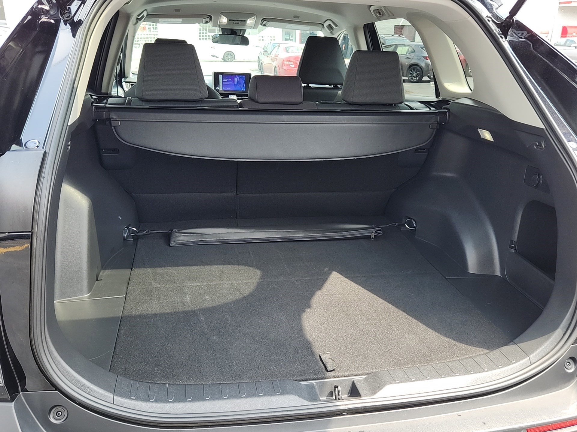 2025 Toyota RAV4 XLE photo 28