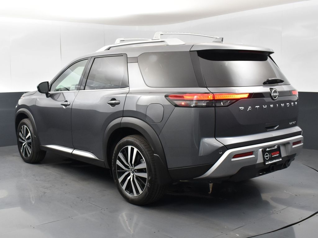 2025 Nissan Pathfinder Platinum photo 4