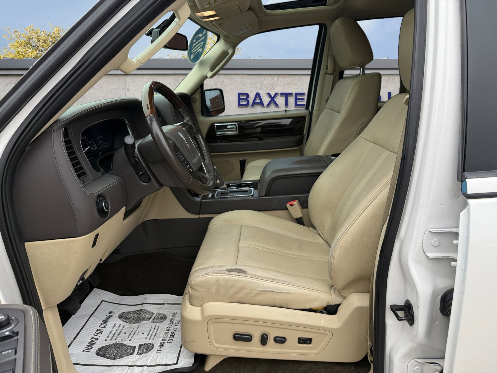 2015 Lincoln Navigator Base photo 2