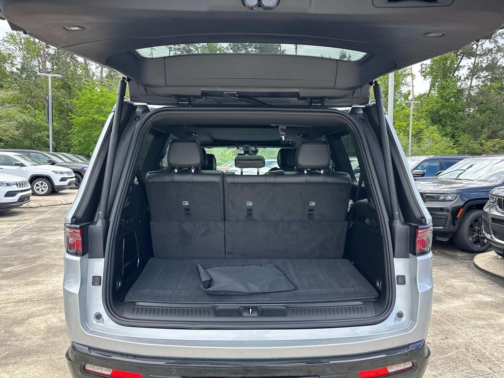 2025 Jeep Wagoneer Series II Carbide photo 2